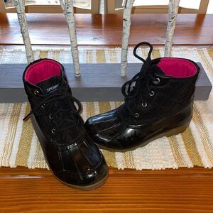 Girls Sperry Boots no laces